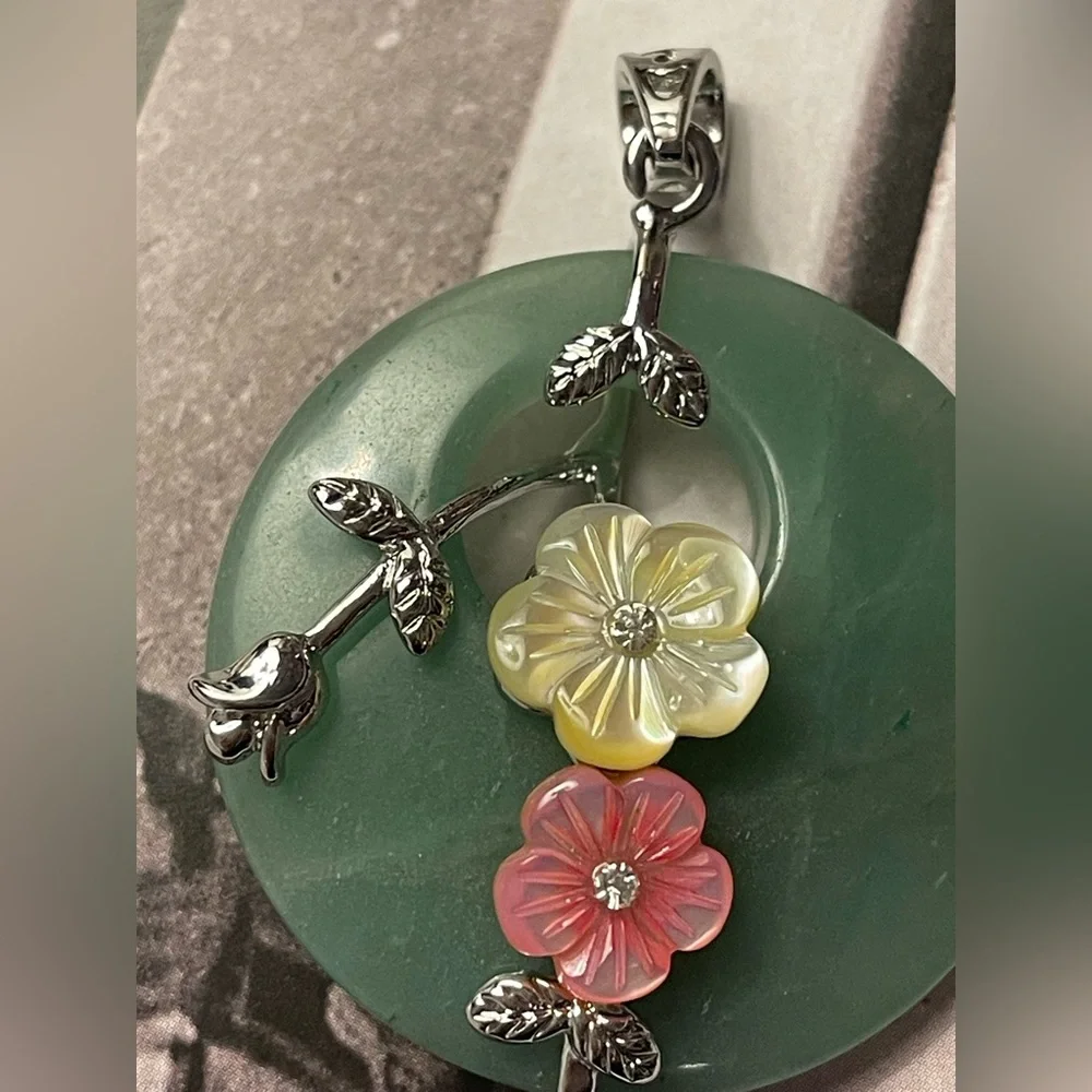 Natural Green Jade Pendant With Fresh Water Pearl Floral, Stainless Steel - Picture 5 of 8